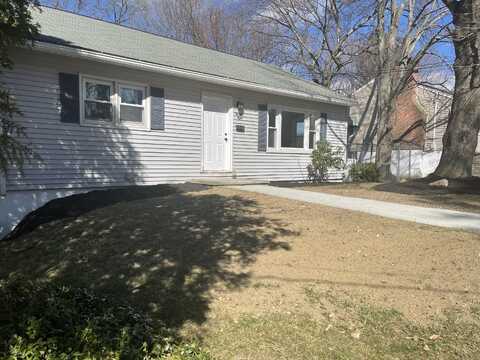 38 Lone Oak Avenue, Waterbury, CT 06704