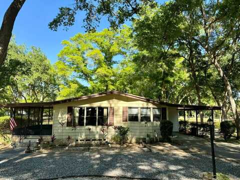 101 Magnolia Dr, Lady Lake, FL 32159