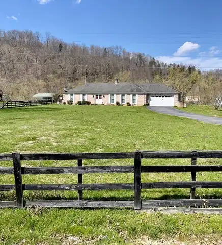 7185 KY 321, Hagerhill, KY 41222