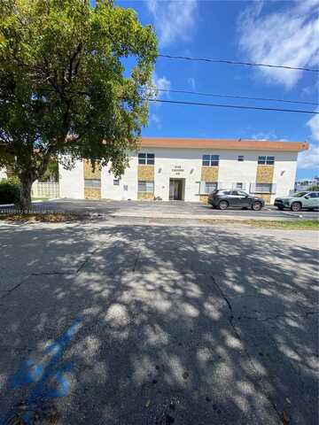 415 NE 2nd St, Hallandale Beach, FL 33009