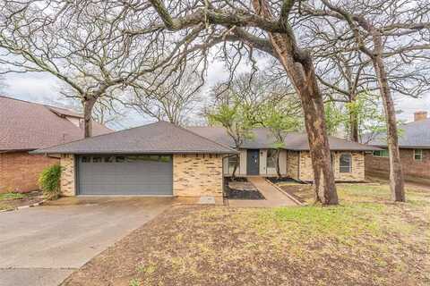 2105 Castle Oaks Drive, Arlington, TX 76012