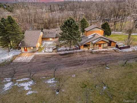 13189 OYSTER LAKE Road, Holly, MI 48442