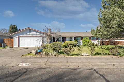 1929 Parkwood Avenue, Central Point, OR 97502