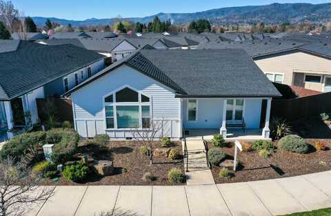 451 S Haskell Street, Central Point, OR 97502