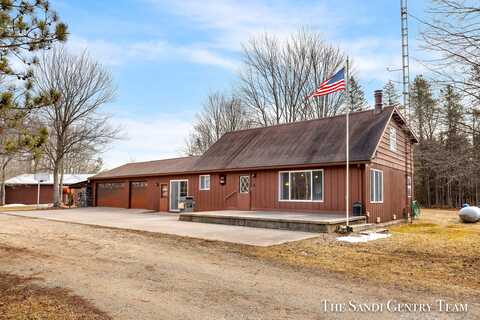 2827 W Forest Trail Road, Free Soil, MI 49411