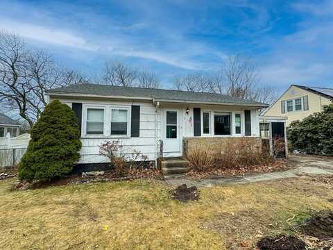 7 Lavoie Ave, Methuen, MA 01844