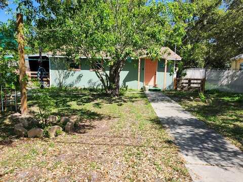 1308 S Kossuth St, Rockport, TX 78382