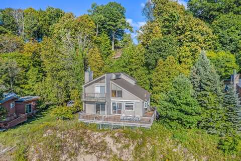 8581 S Surfside Drive, Montague, MI 49437