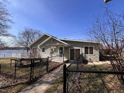 2926 Lake Avenue, Osseo, MI 49266