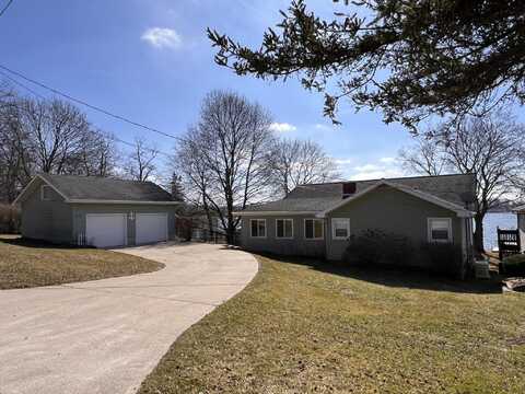 2926 Lake Avenue, Osseo, MI 49266