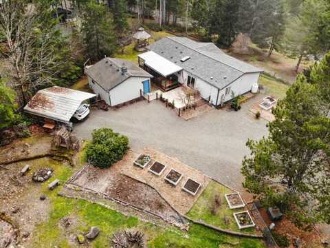 30 N Cutthroat Pl, Hoodsport, WA 98548