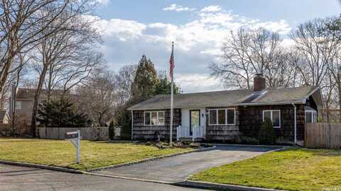 27 Woodbine Lane, East Moriches, NY 11940