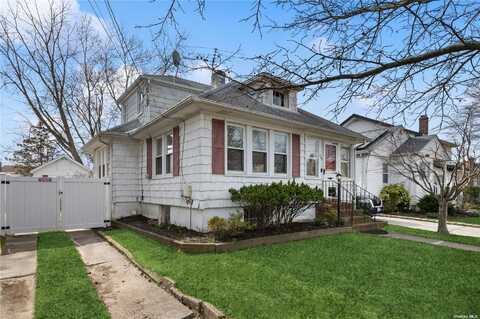 325 Franklin Avenue, Hewlett, NY 11557