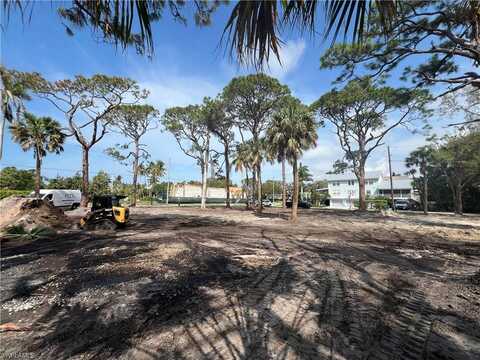 1427 Sandpiper ST, NAPLES, FL 34102