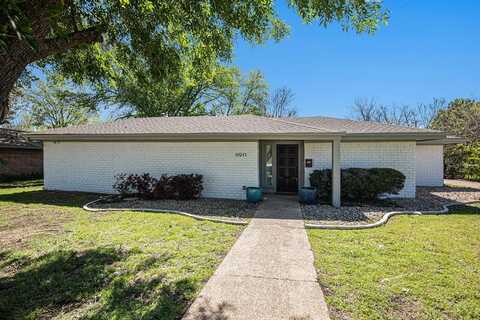 6913 Chickering Road, Fort Worth, TX 76116