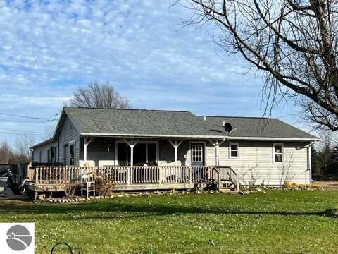 3821 S 39 Road, Cadillac, MI 49601