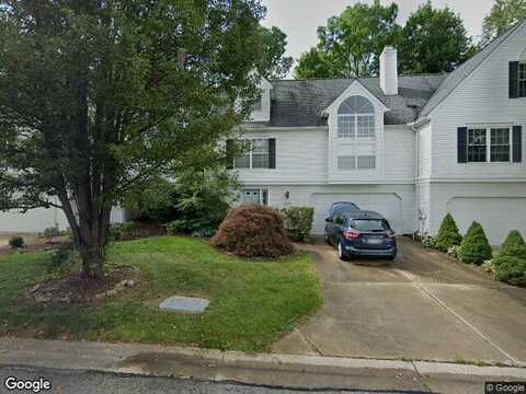 Orchard Hill Ln, TWINSBURG, OH 44087
