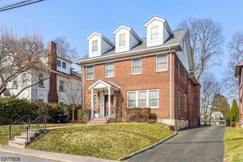 6 Harding Ct, Passaic, NJ 07055