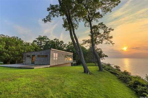 31059 County Road 48, Peconic, NY 11958