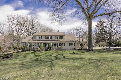 180 Sterncrest Drive, Chagrin Falls, OH 44022