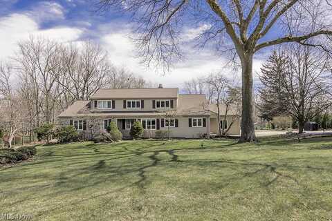 180 Sterncrest Drive, Moreland Hills, OH 44022