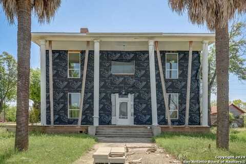 602 CULBERSON ST, Sabinal, TX 78881