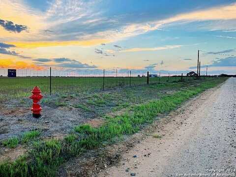 1243 COUNTY ROAD 305, Floresville, TX 78114