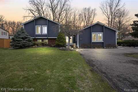 245 OXBOW LAKE Road, White Lake, MI 48386