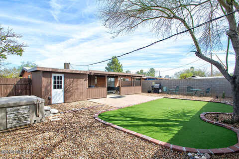 Madelyn, TUCSON, AZ 85712