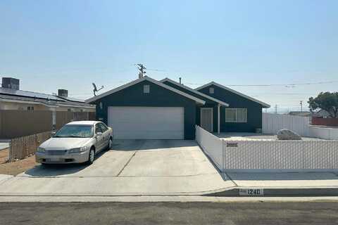 Mccall, RIDGECREST, CA 93555