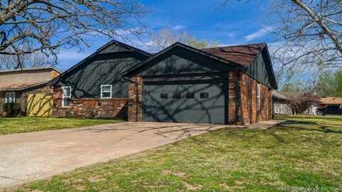 704 N Zenith Avenue, Tulsa, OK 74127