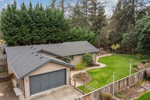 1005 NW Regent Drive, Grants Pass, OR 97526