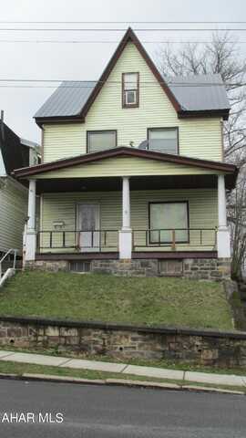 1231 N 4th Avenue, Altoona, PA 16601