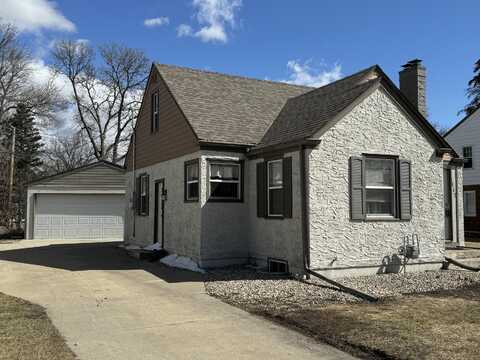 1417 S 1st Street, Aberdeen, SD 57401