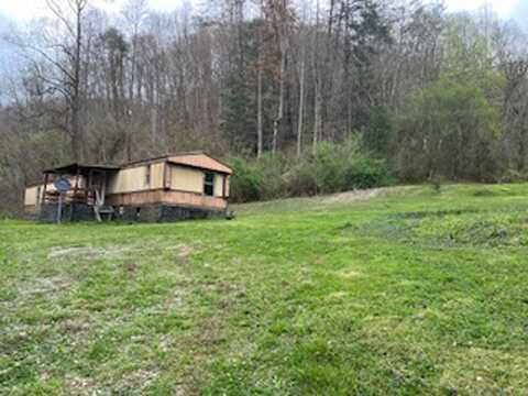 82 Groundhog Hollow Sugar Camp Rd, Robinson Creek, KY 41560