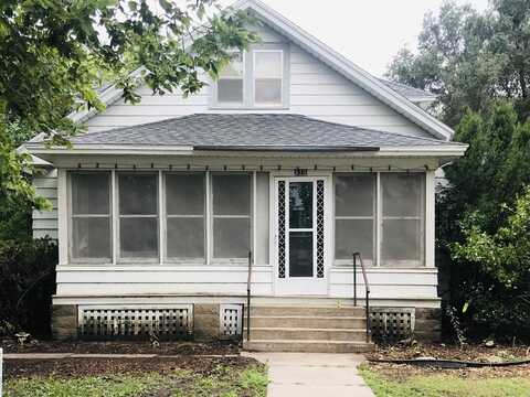 213 3rd St, Claflin, KS 67525