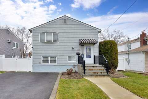 2585 Mariners Avenue, Wantagh, NY 11793