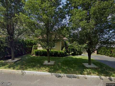 Arnold Ave, WILLOW GROVE, PA 19090