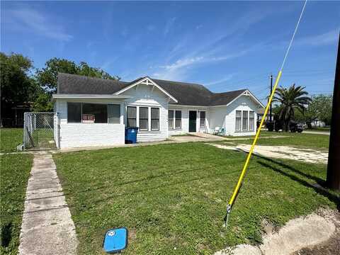 616 Hall St, Sinton, TX 78387