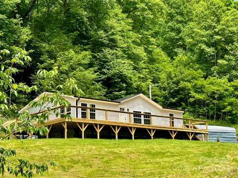 477 Renfro Road, Green Mountain, NC 28740