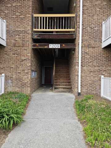 1209 UNIVERSITY Terrace, Blacksburg, VA 24060