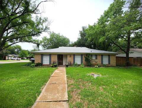 925 Bedford Court W, Hurst, TX 76053