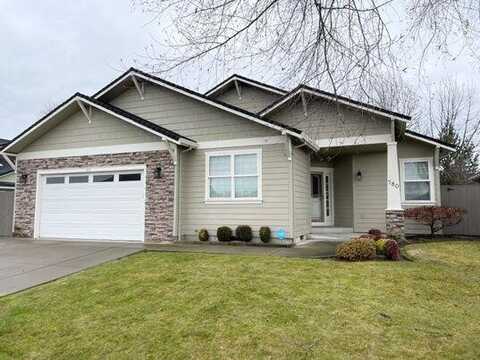 780 Ridgeway Avenue, Central Point, OR 97502