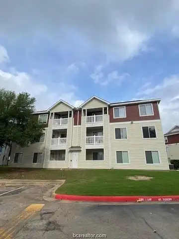 517 Southwest Parkway, College Station, TX 77840