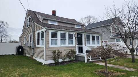 35 Swezey Street, Patchogue, NY 11772