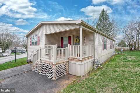 226 HOLLY DRIVE, MOUNT WOLF, PA 17347