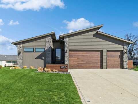 16872 Madison Circle, Clive, IA 50325