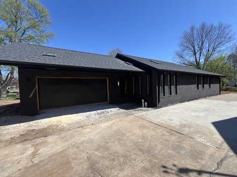 854 West Whiteside Street, Springfield, MO 65807