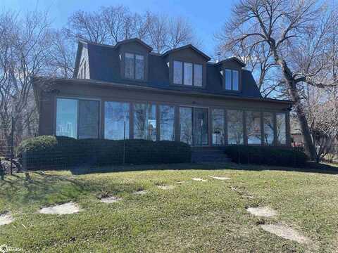 15548 Dodge Ave., Clear Lake, IA 50428