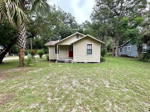 303 2nd St, Chiefland, FL 32626